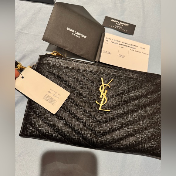 CASSANDRE MATELASSÉ LARGE POUCH IN GRAIN DE POUDRE LEATHER
BLACK - Picture 1 of 9